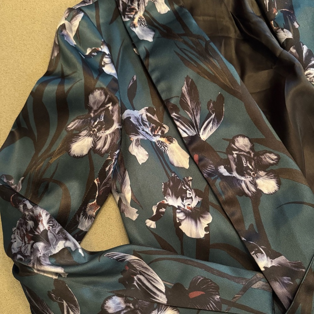 Emerald Iris Print Satin Blazer - Picture 4 of 12